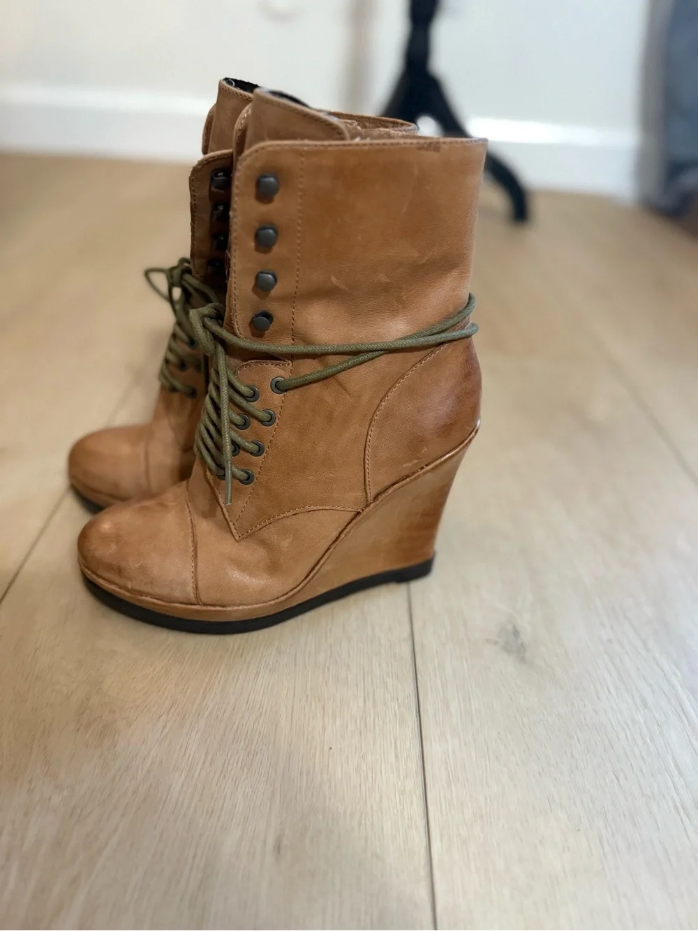 VINCE CAMUTO Tan Wedge Lace-Up Ankle Boots - Women
